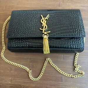 Yves Saint Laurent
Black Shoulder Bag